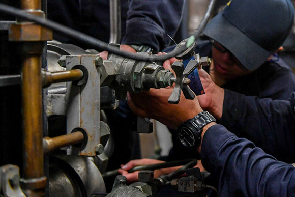 Hydrasearch technical product line overview featuring industrial valves and fittings